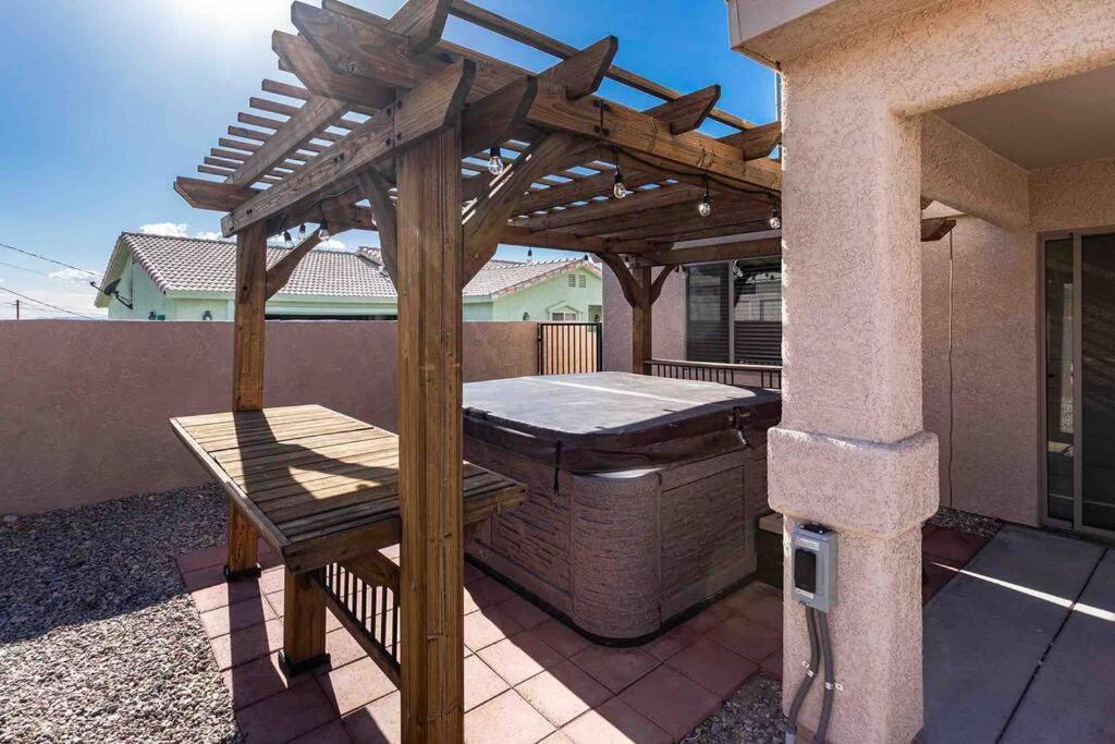 Hot Tub . Spacious . Pets . Central . Boat Parking 레이크 하바슈 시티 외부 사진