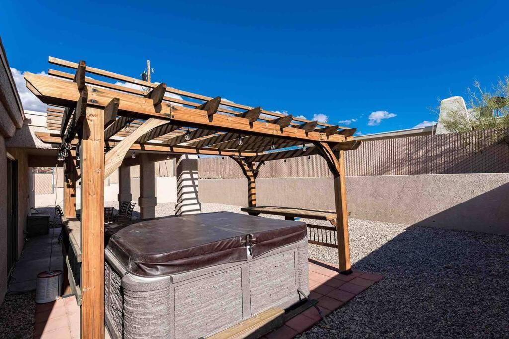 Hot Tub . Spacious . Pets . Central . Boat Parking 레이크 하바슈 시티 외부 사진